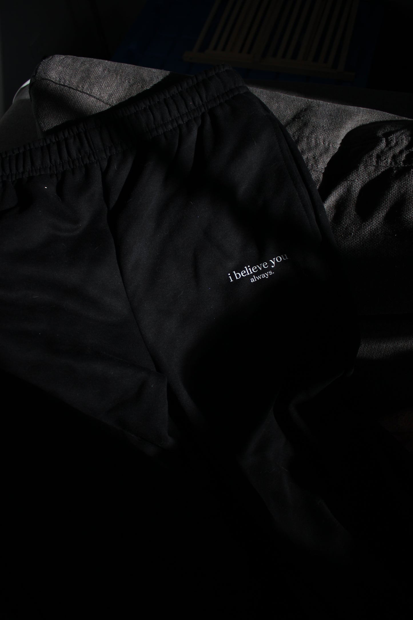 'i believe you always' sweats - black